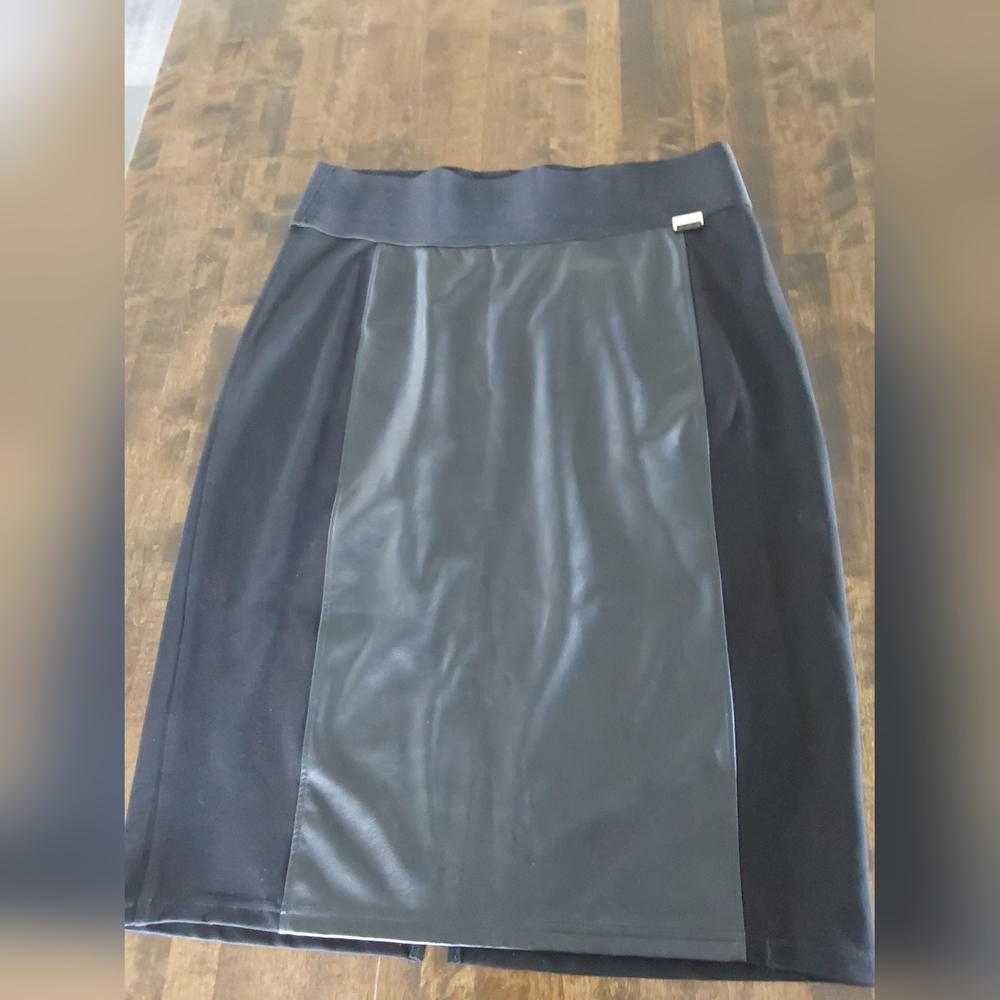 Woman’s black leather/spandex pencil skirt Calvin Klein XL power stretch